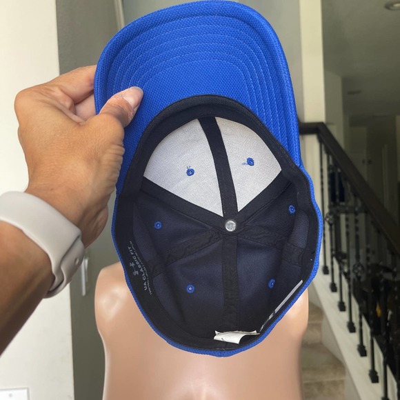Under Armour Blue Hat Unisex Classic fit Youth Sz S rarely used - Picture 4 of 7
